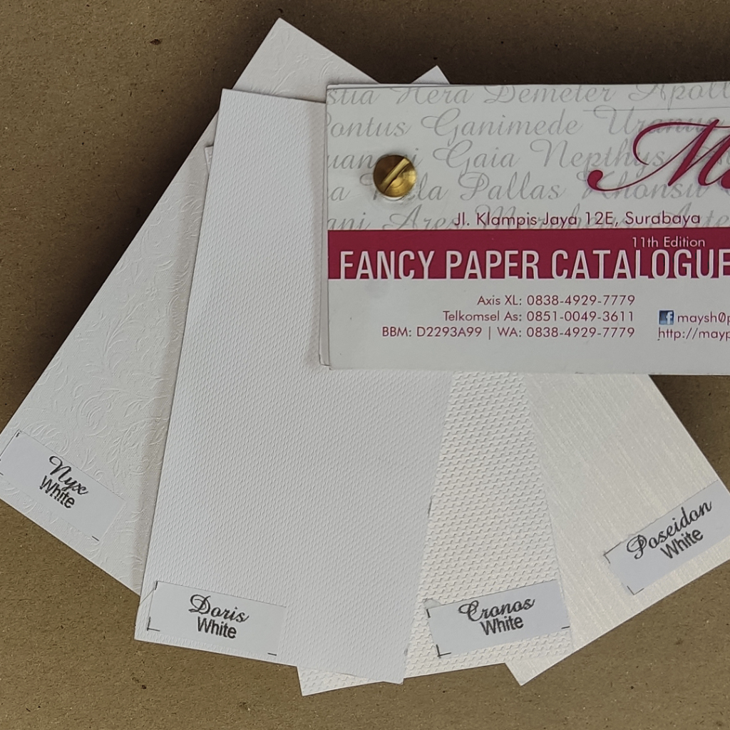 

Kertas Kado Fancy Paper Classic Pearlescent warna putih Textur uk Plano kilap PEARL