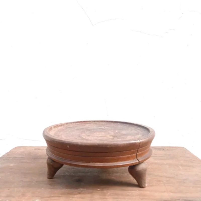 Barang Antik Tatakan Bancikan Porselen Kaki Tiga Kayu Jati Tua Utuh