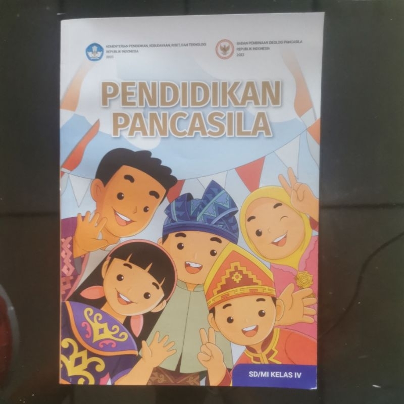 

Buku pelajaran pendidikan pancasila / PKN kurikulum merdeka untuk kelas 4 SD/MI