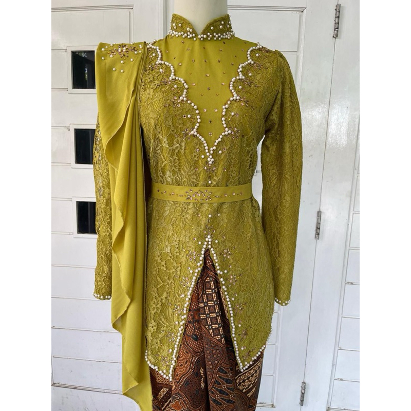 Kebaya wisuda terbaru/kebaya model Arra