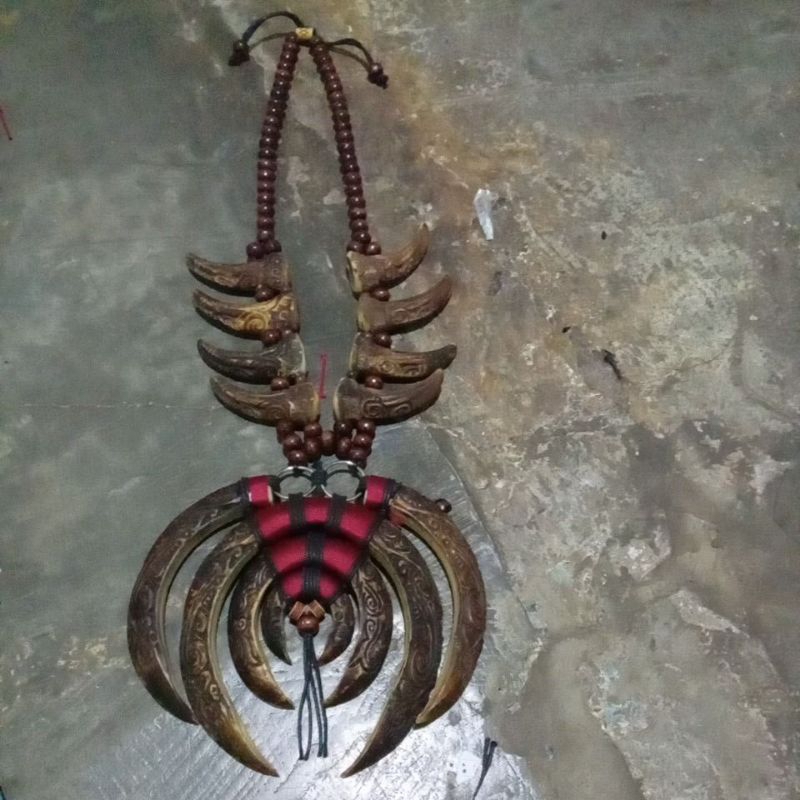 taring babi motif ukir