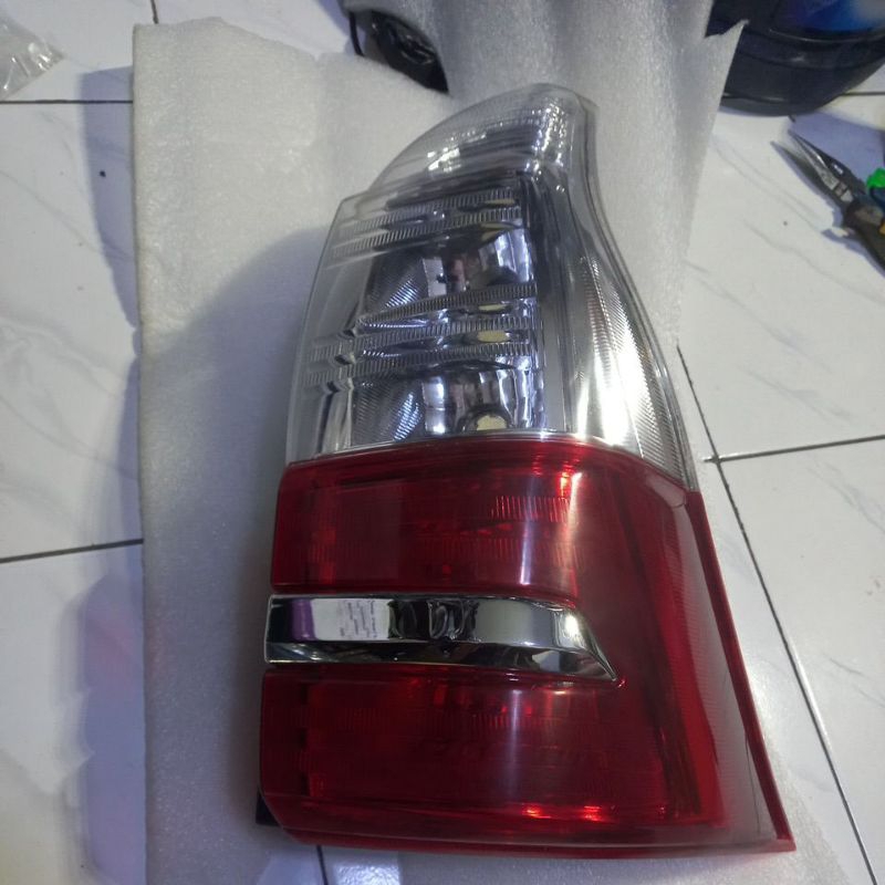 lampu belakang avanza 2019 R