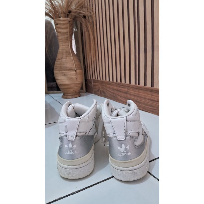 Preloved Sepatu Wanita Adidas Forum mid size 39