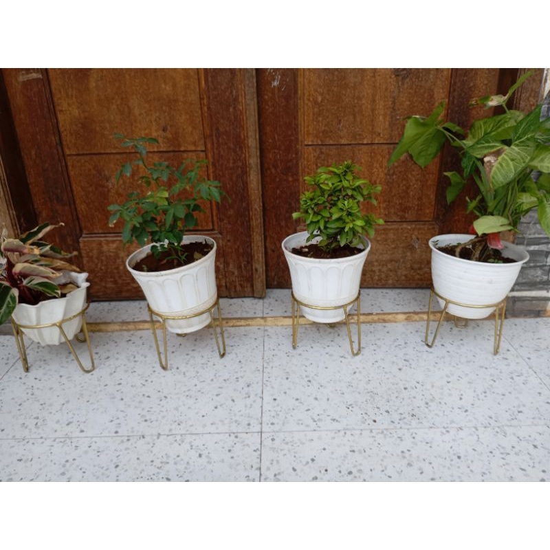 standing pot besi / dudukan pot bunga / alas pot bunga