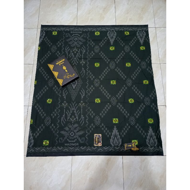 Sarung Wadimor primer songket motif Timbul