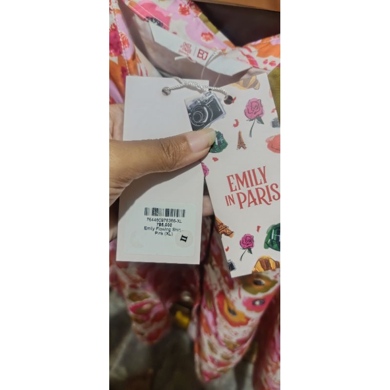 Blouse Benang Jarum x Emily in Paris