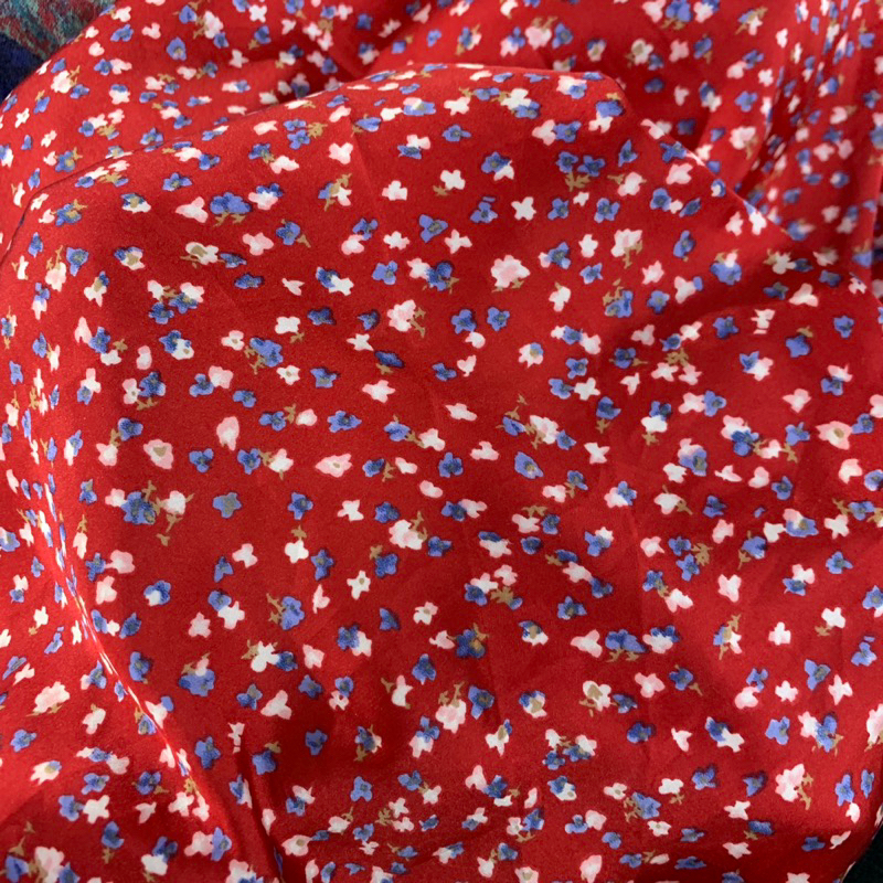 kain babysilk motif - kain silk import - kain satin silk motif bunga kecil - kain silk branded style