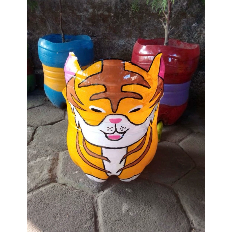 Prakarya Pot dari Galon le minerale 15Lt karakter macan