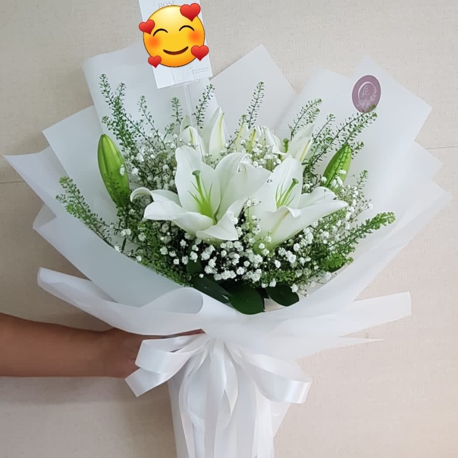 Bunga Lili segar, dihias dengan Babybreath dan Thlaspi import