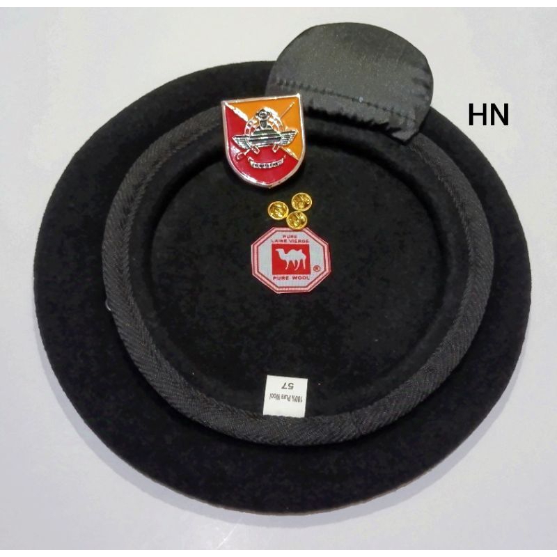 Topi baret dan pin emblem kavaleri tni ad