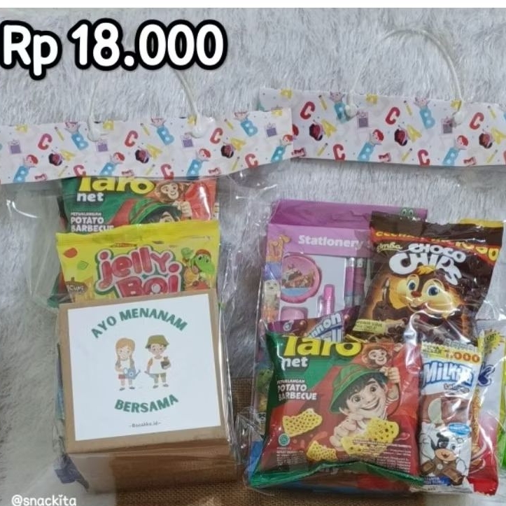 

Paket snack dan souvenir