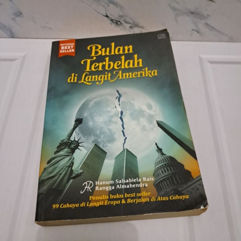 

[PRELOVED] BUKU NOVEL BULAN TERBELAH DI LANGIT AMERIKA | NATIONAL BEST SELLER | BEKAS