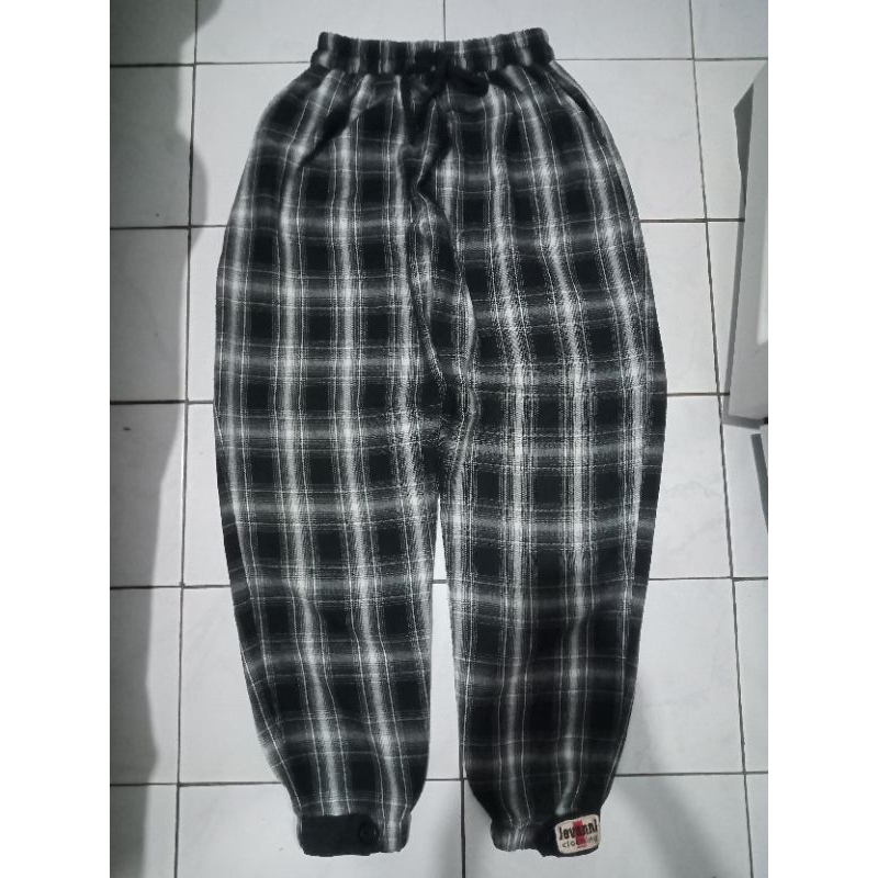 preloved celana tartan