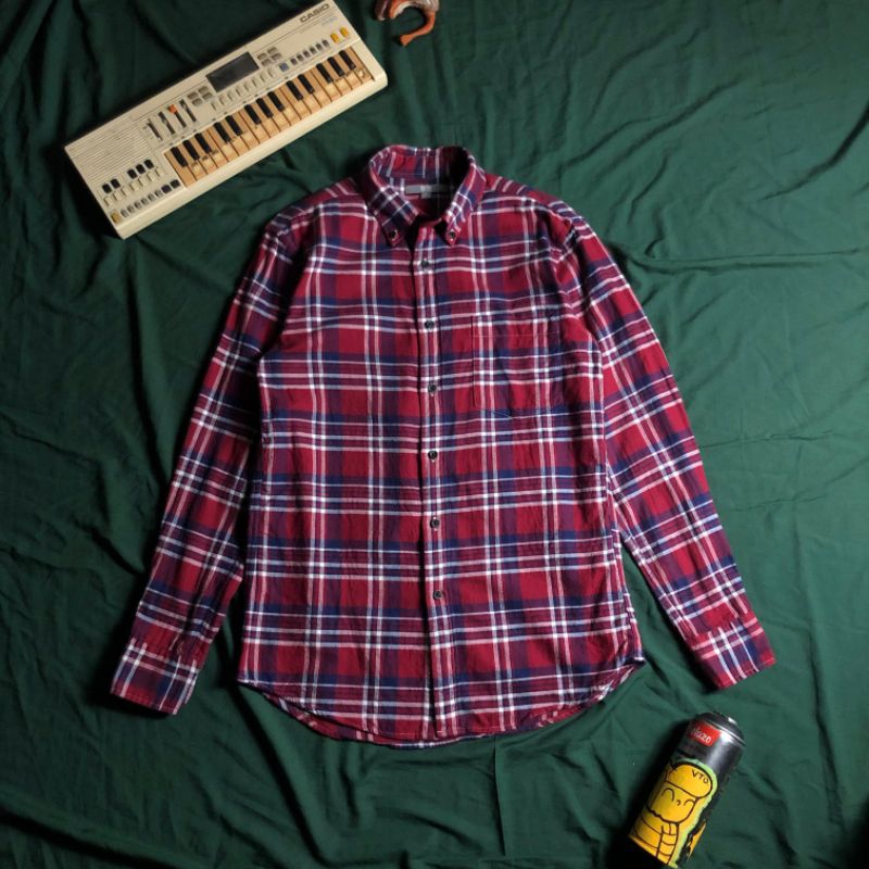 Kemeja Flannel Uniqlo | Button - Down Collar | Kotak Merah