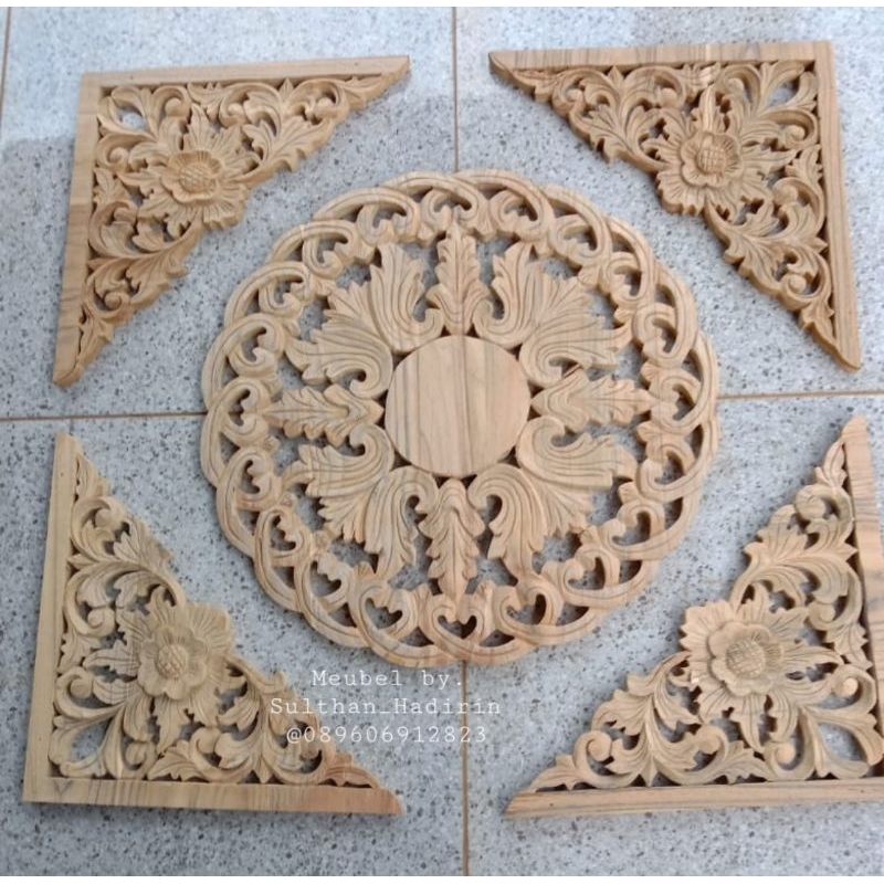 Ukiran ornamen plafon relif klasik kayu jati