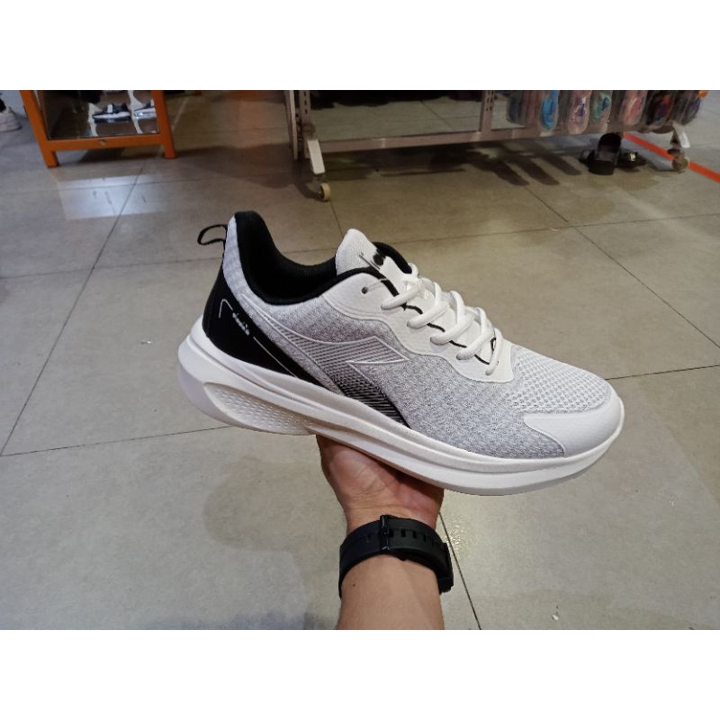 Sepatu lari pria Diadora original/Diadora Marrel men's running shoes white