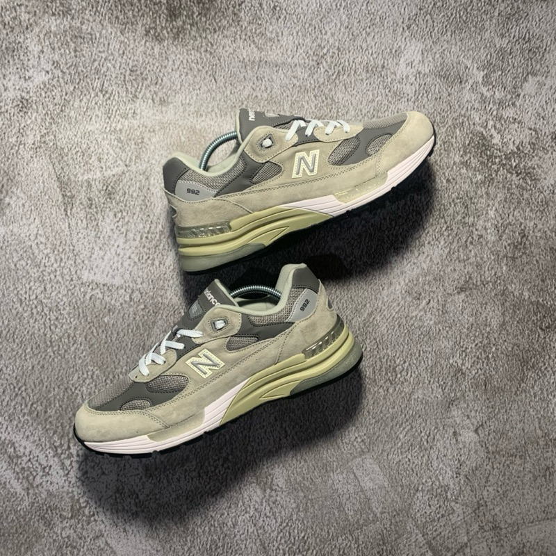 NB 992 USA Grey size 43/27,5cm