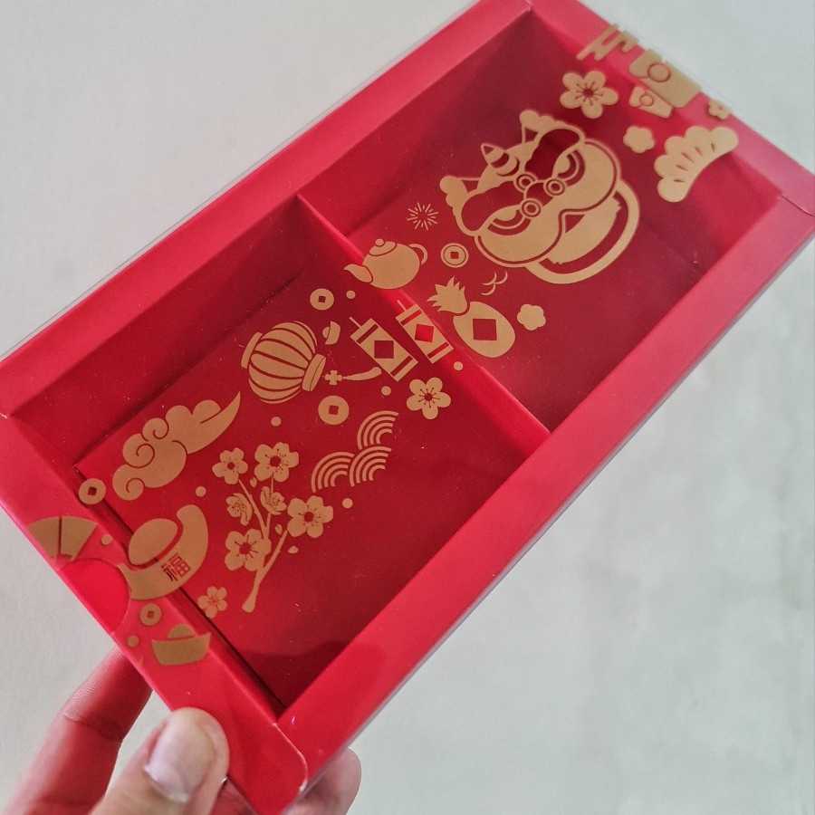 

( 5 pcs ) dus merah tutup mika motif natal chinese new year box kotak mika kemasan brownis bolu ukuran 22x11x6 cm