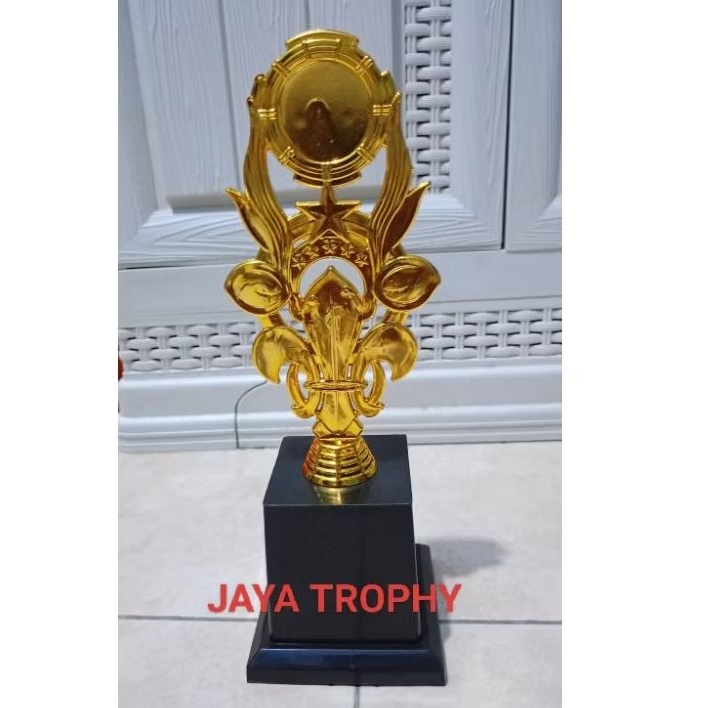 PIALA TROPHY TUNAS KELAPA PRAMUKA