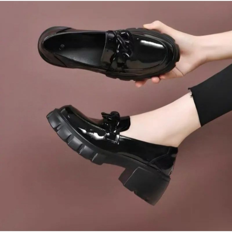 Sepatu cewek Docmart Wedges ala Sovella
