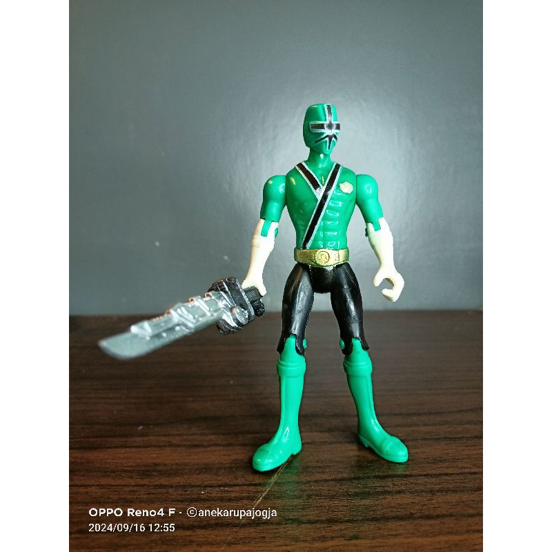 action figure power rangers hijau
