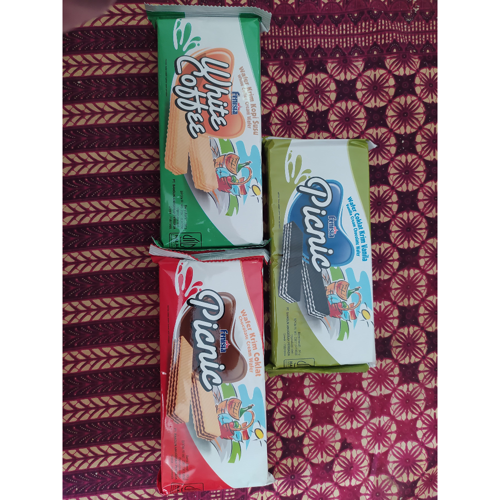 FENISIA WAFER PICNIC COKLAT/VANILLA/ WHITE COFFEE 80 GRAM