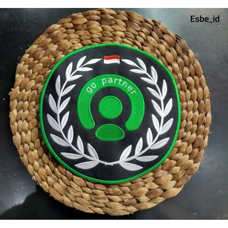 Emblem Logo Go partner besar