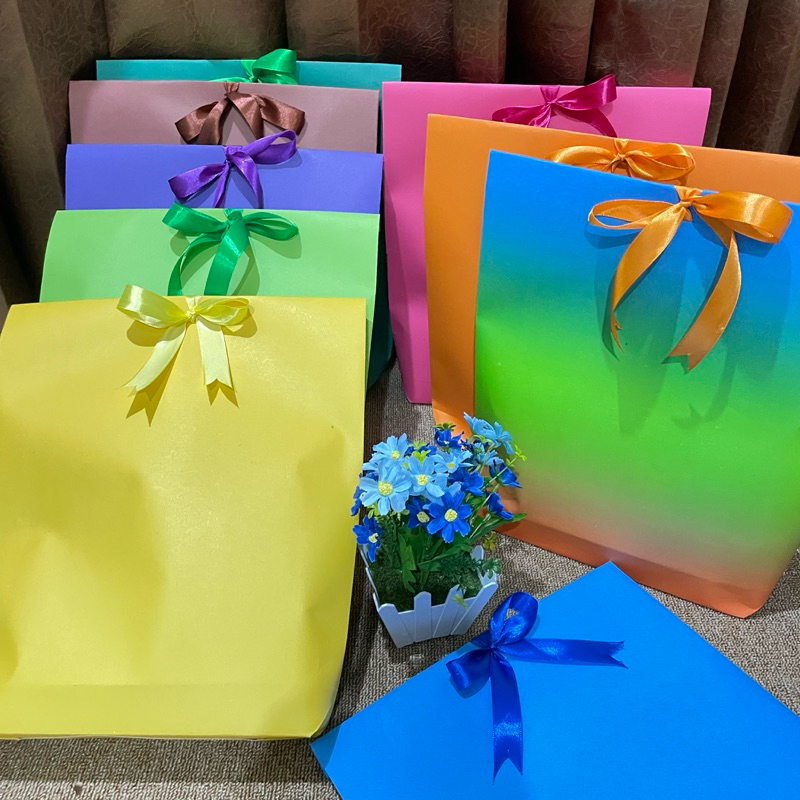 

kertas kado instan/paperbag premium elegan/tas hampers ±29×33cm dari kertas asturo 1 lembar