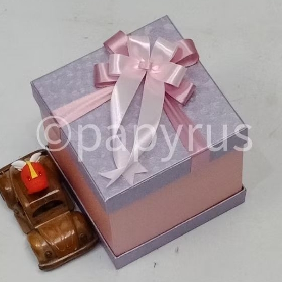 

PAPYRUS Sandwich 15x15 Tinggi 15cm Kotak Kado Gift Box Hadiah