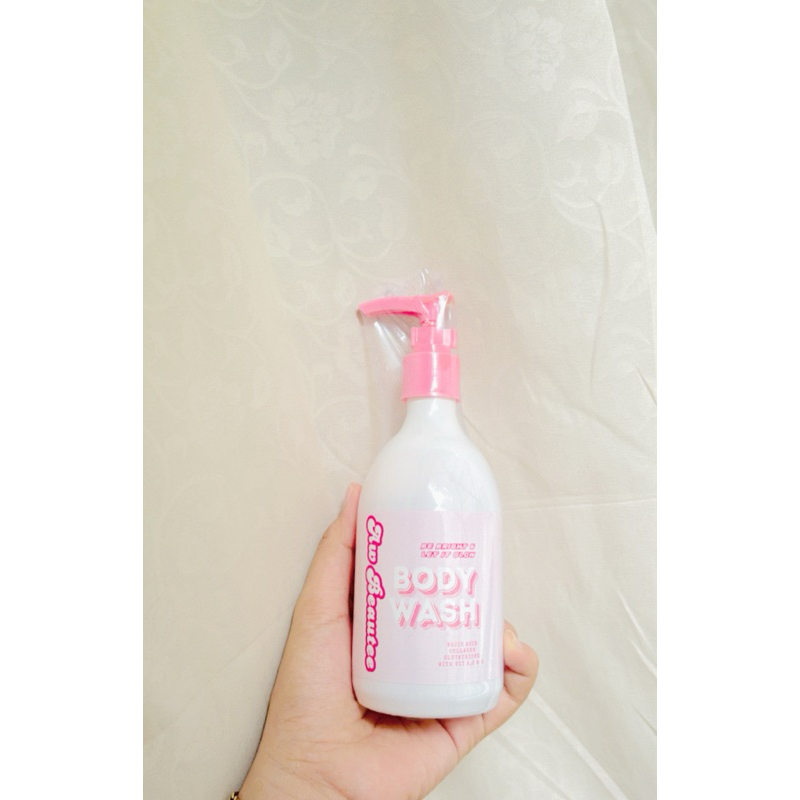 AW BODY WASH WHITENING
