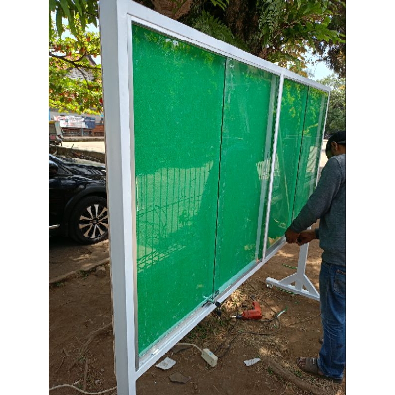 

Madingboard standing kaca 200*100