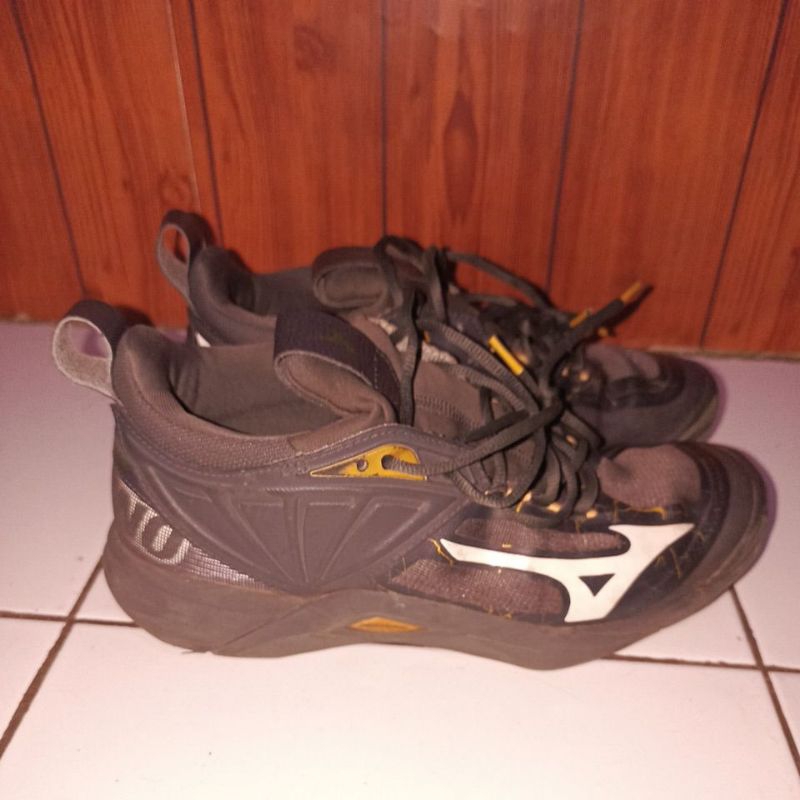 Mizuno wave momentum 2 second