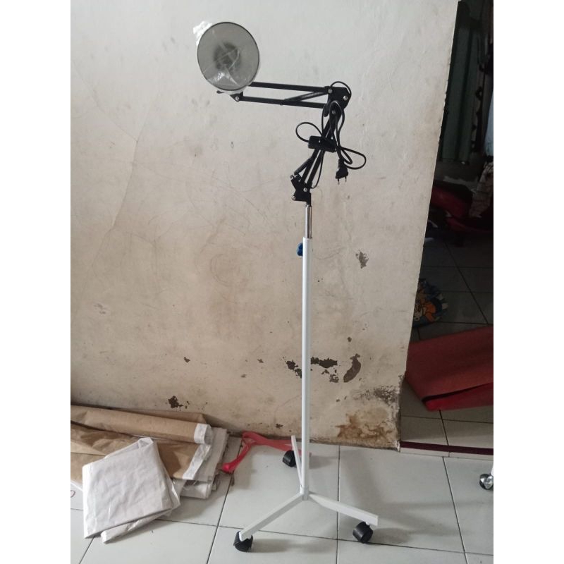 lampu sorot tindakan medis