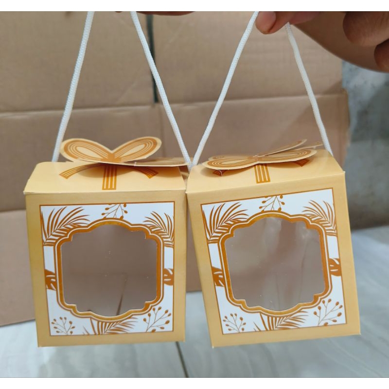 

ISI 50 PCS BOX LEMBARAN + TALI UNTUK KEMASAN GELAS