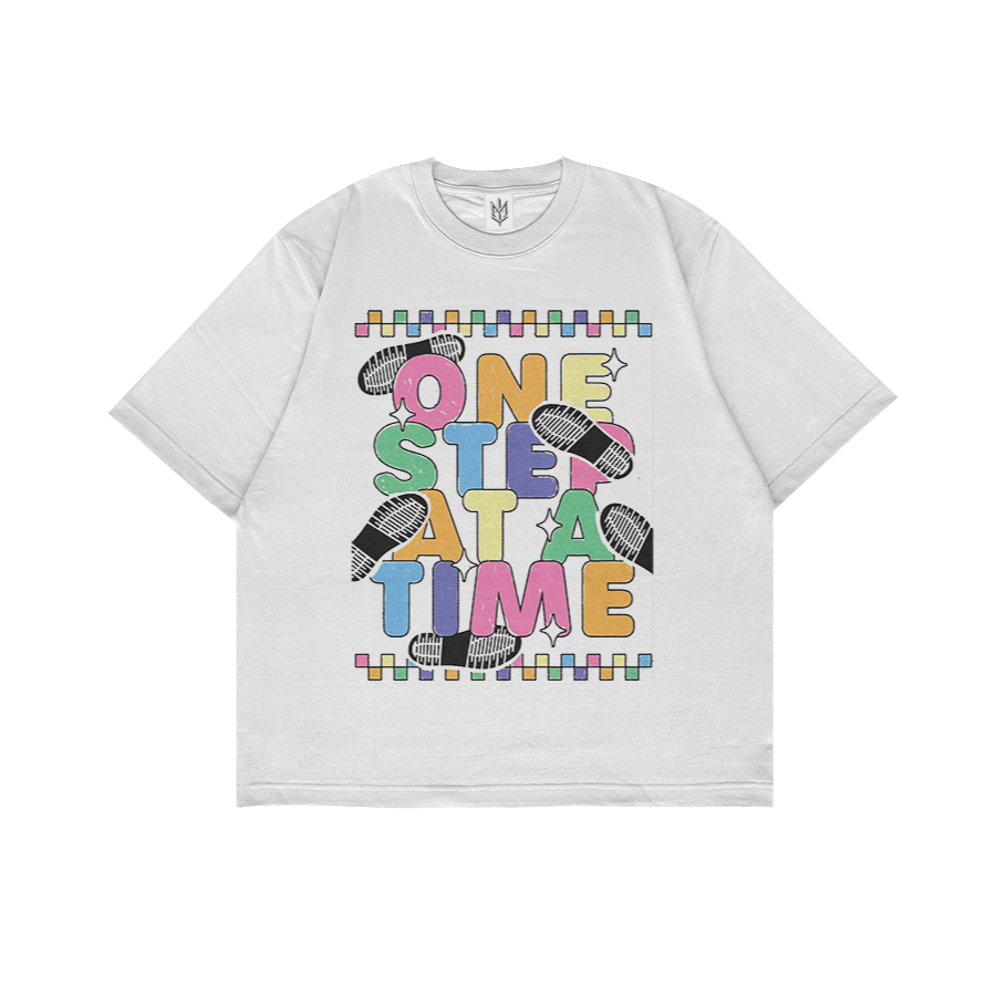 KAOS BAJU ONE STEP AT A TIME TEXT AESTHETIC | T-SHIRT OVERSIZE PUTIH STYLE Y2K VINTAGE BOOTLEG GRUNG