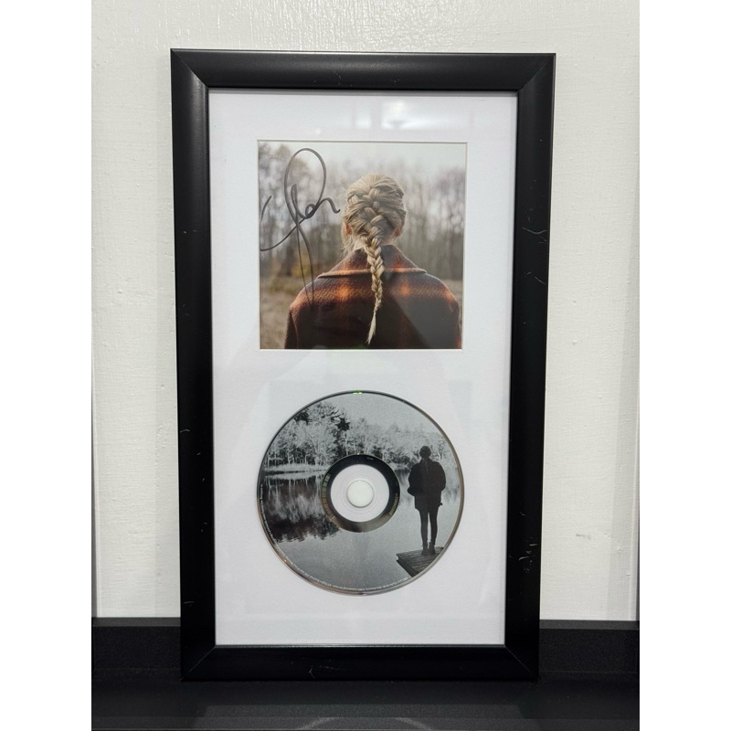 TAYLOR SWIFT SIGNED EVERMORE ALBUM CD (LIMITED)