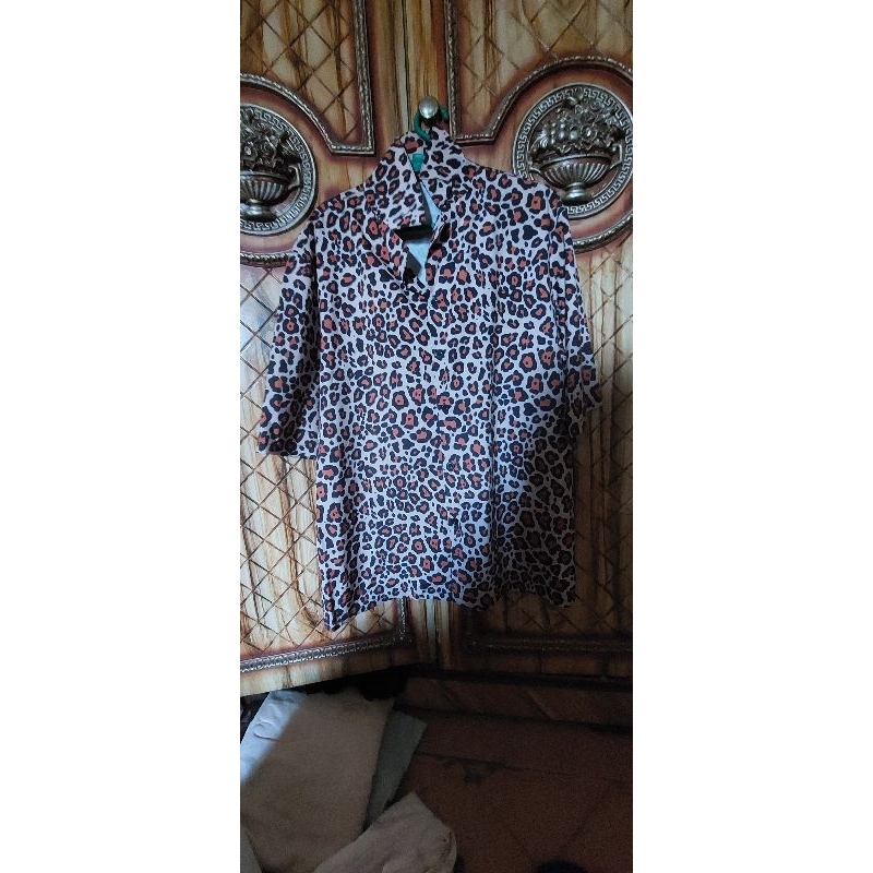 kemeja vintage motif macan