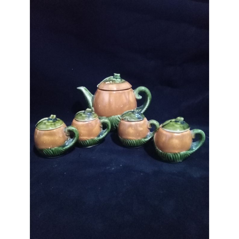 Pajangan teko set cangkir keramik antik