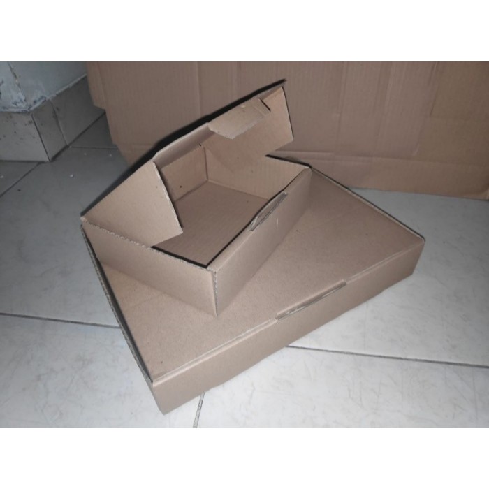 

Karton box ukuran 32x25x15 cm (100) double wall