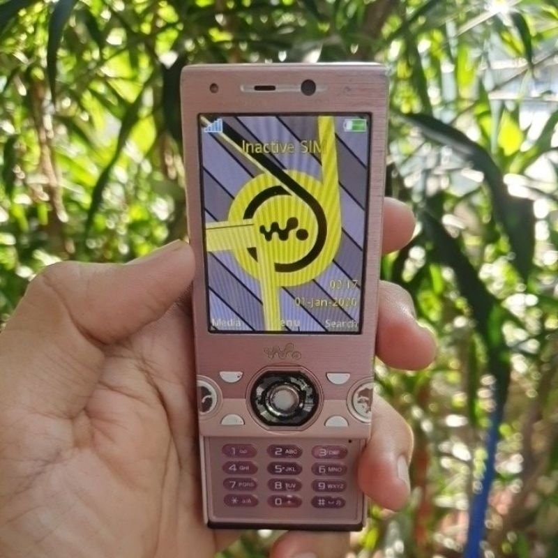Sony Ericsson W995 PINK RARE ITEM 