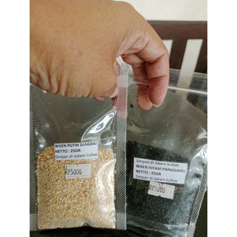 

wijen putih/hitam sangrai 25gram