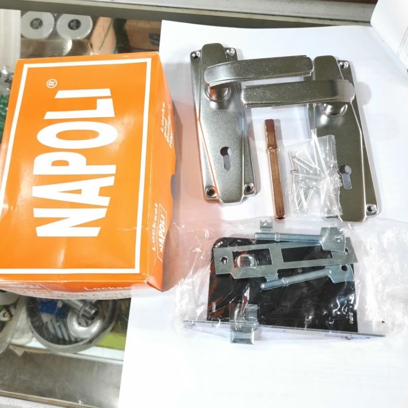 [1 SET] Kunci Pintu Model Lama merk Napoli lengkap gagang, isi kunci dan skrupnya