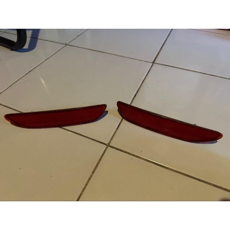 Mata Kucing Reflektor Bumper Bamper Belakang Toyota Sienta Original Copotan Mobil Kiri Kanan Kondisi