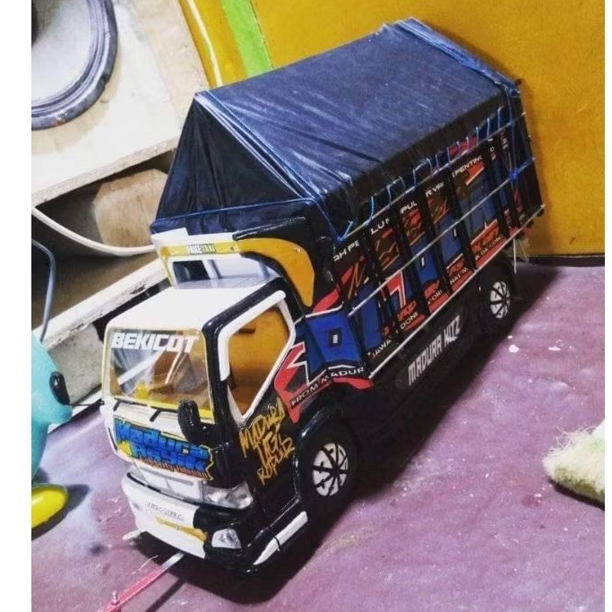 Promo spesial miniatur truk oleng canter full spek lampu RGB warna warni 3 mode pake terpal bisa bel