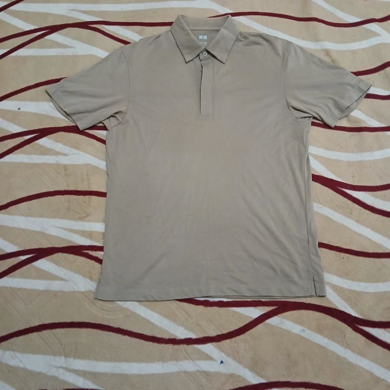 Kemeja  & Kaos Polo Shirt Uniqlo Airism Size M