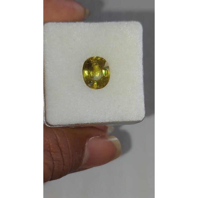 NATURAL YELLOW SPHENE / RAINBOW SPHENE 4.92 Ct