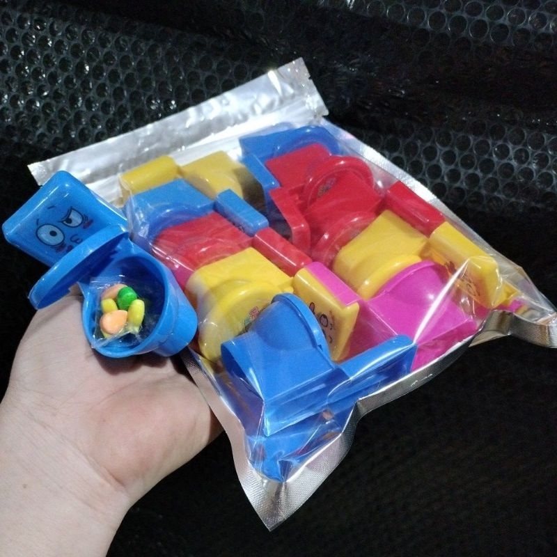 

PERMEN MAINAN KLOSET isi 10 pcs