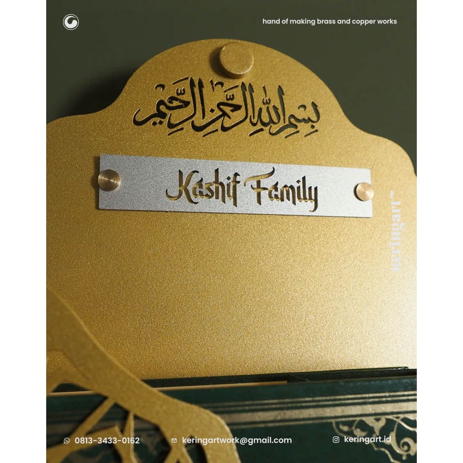 rak Al Quran dinding bahan tembaga dan kuningan