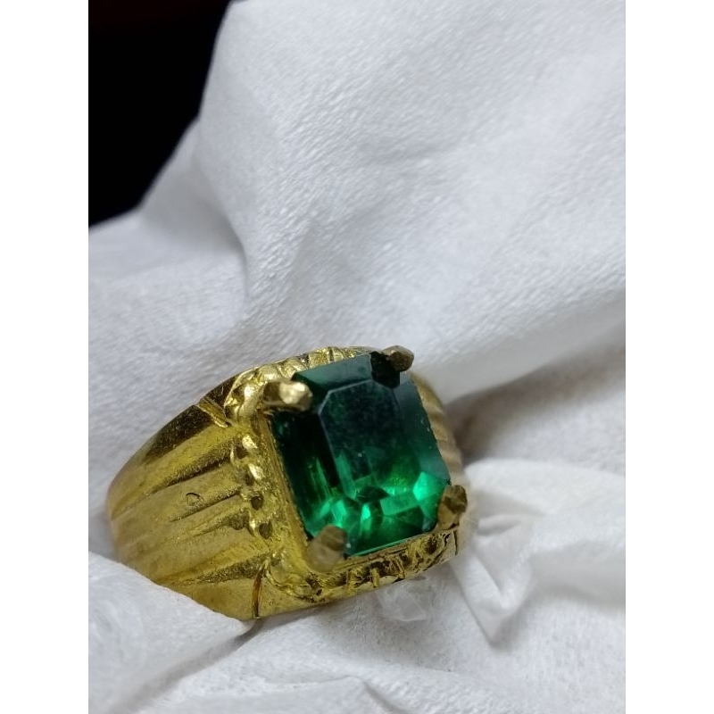 Cincin Zamrud rusia