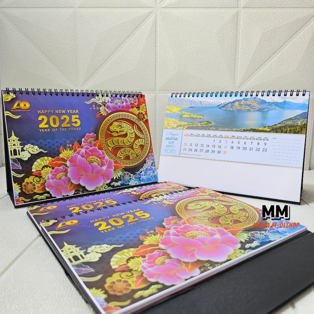 

KALENDER MEJA TAHUN 2025 MEJA JUMBO EXECUTIV PEMANDANGAN ALAM (AO-1000) PENOMPANG LINEN HITAM TEBAL